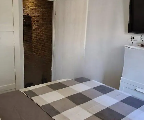 Lägenhet Two Bedroom Cosy