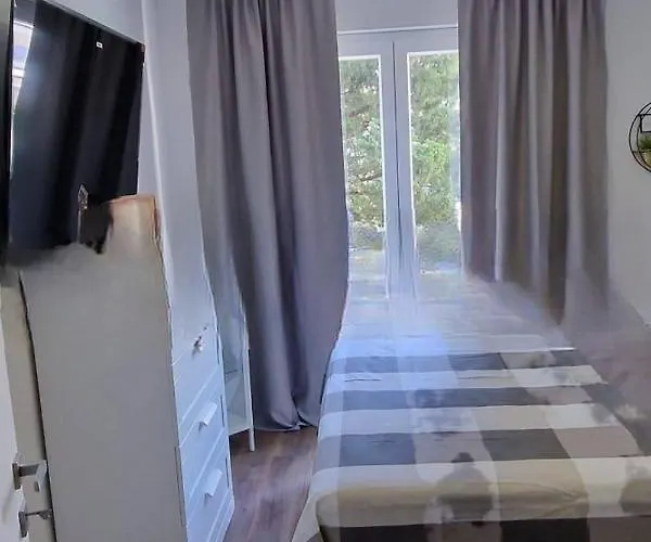 Lägenhet Two Bedroom Cosy *